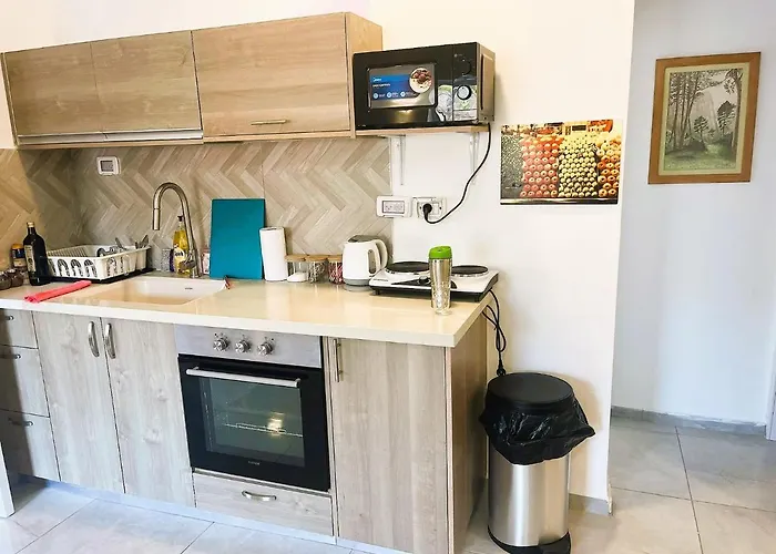 A Cozy 2Bdrm Home In Wadi-Nisnas Haifa